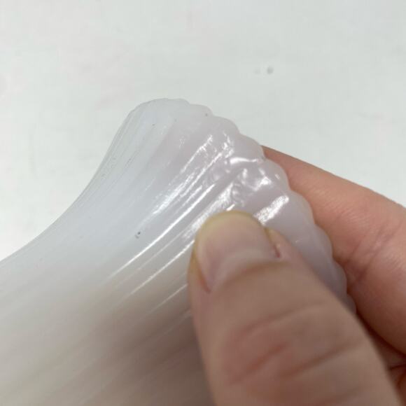 Milk glass vase oval pedestal EO Brody vintage Made in USA 5” - Picture 6 of 8